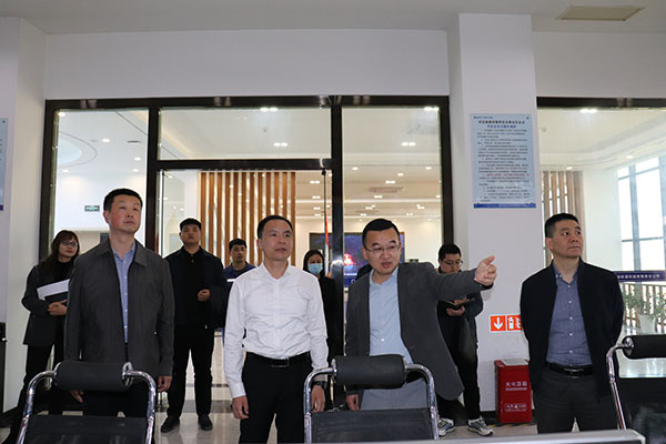 王市长参观照片修改版.JPG